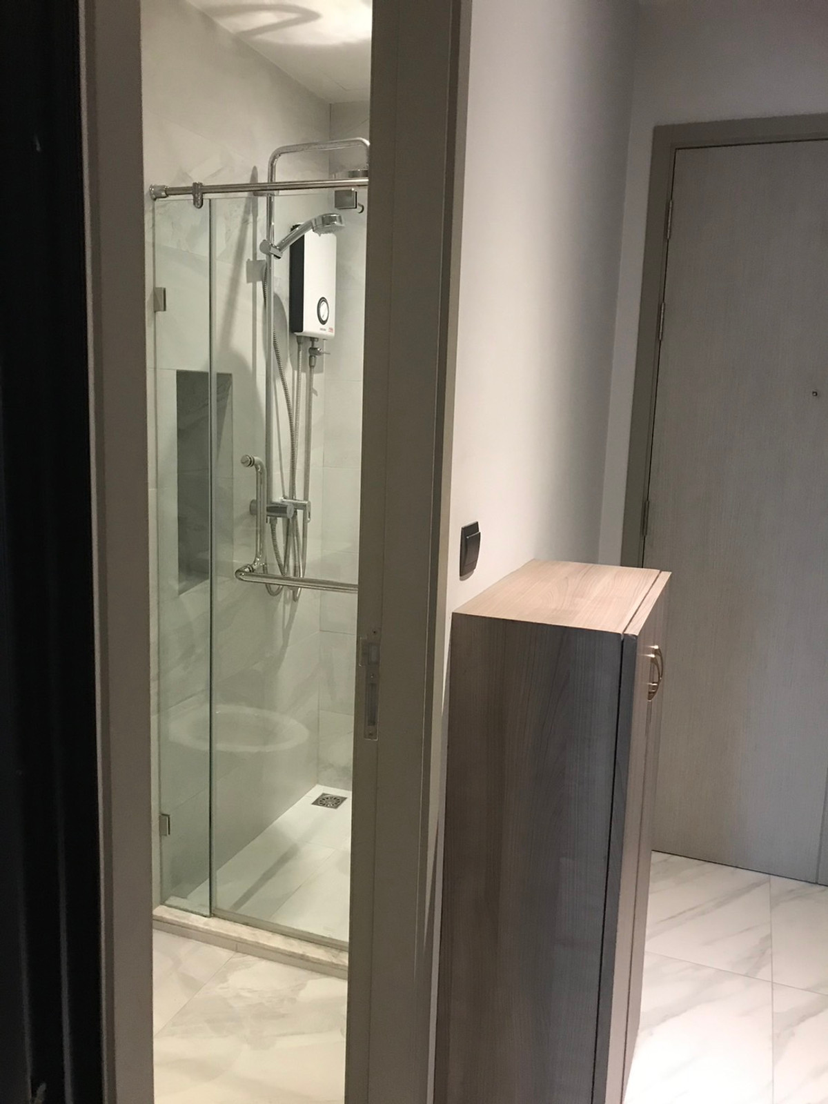 For RentCondoSukhumvit, Asoke, Thonglor : Urgent for rent! Rhythm Ekkamai, beauty studio Separate kitchen, good view, close to lifestyle areas.