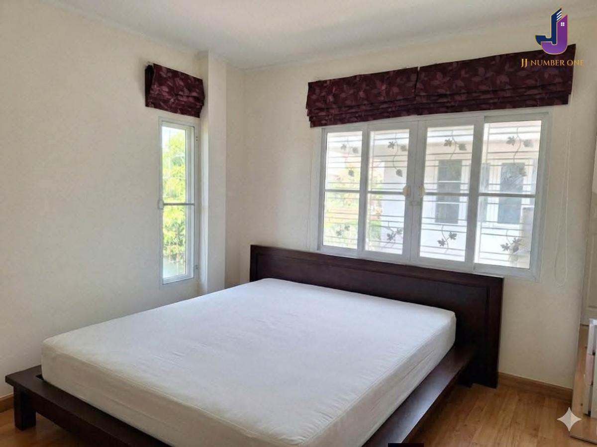 ขายบ้านลาดกระบัง สุวรรณภูมิ :  ขายบ้านเดี่ยว ภัทรา วงแหวน–อ่อนนุช  3 ห้องนอน 3 ห้องน้ำ เนื้อที่ 57.4 ตร.ว. พื้นที่ใช้สอย 160 ตร.ม.  บ้านเลขที่มงคลสุดหายาก 33/33