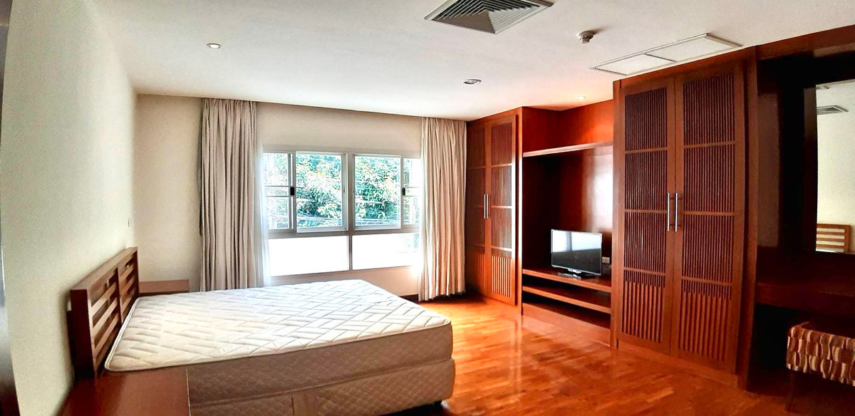 ให้เช่าคอนโดสาทร นราธิวาส : ให้เช่า คอนโด 3 ห้องนอน 200 ตร.ม.  Pet Friendly  ใกล้ BTS ช่องนนทรี  