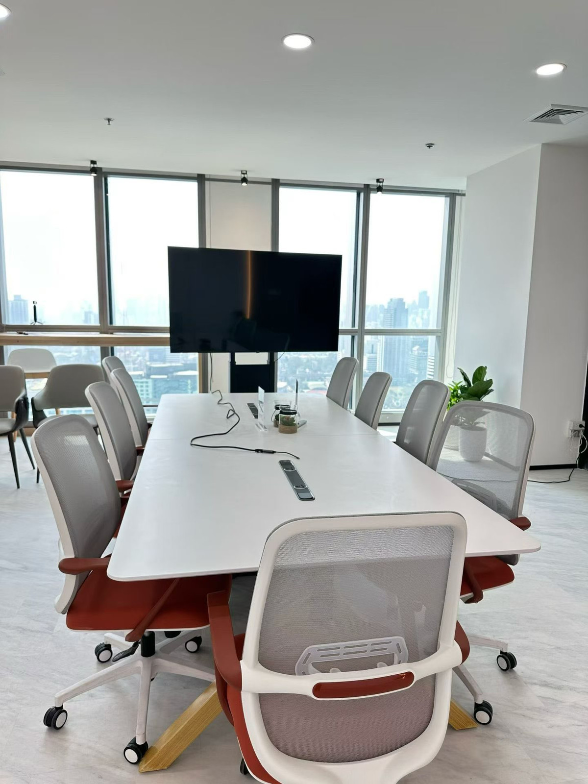 ให้เช่าสำนักงานรัชดา ห้วยขวาง : สำนักงานเซอร์วิสระดับไฮเอนด์  พื้นที่สำนักงาน ชั้น 35 | ความสูงฝ้าเพดาน 3.0 เมตร 