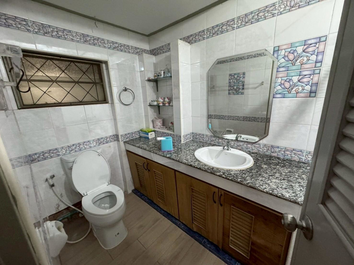 ขายบ้านพัทยา บางแสน ชลบุรี สัตหีบ : ขายด่วน !!! Rare Item บ้านเดี่ยวที่ดินใหญ่สะใจ 83 ตร.ว ทำเลทองใกล้บางแสน-หนองมน หมู่บ้านคันทรี่ปาร์ค ชลบุรี (บางแสน-ห้วยกะปิ) ราคานี้หาไม่ได้แล้ว !!