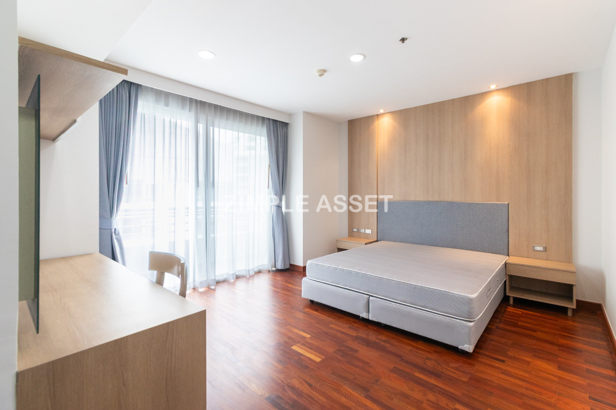 For RentSukhumvit, Asoke, Thonglor : Line ID: @zimple_asset Luxury aprtment in center of sukhumvit. Offering premium facilities for an elevated living experience. Surrounded by leading shopping malls in a prime location.