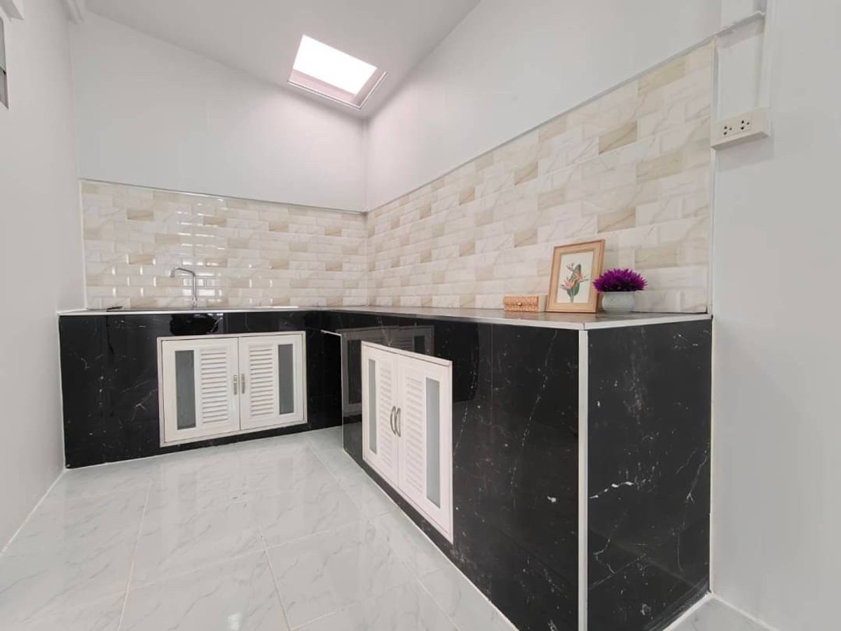 ขายทาวน์โฮมนนทบุรี บางใหญ่ บางบัวทอง : ขายทาวน์เฮ้าส์พฤกษา 33 วัดลาดปลาดุก หลังมุม 22 ตร.ว. แต่งใหม่พร้อมเฟอร์ฯ ฟรีโอน