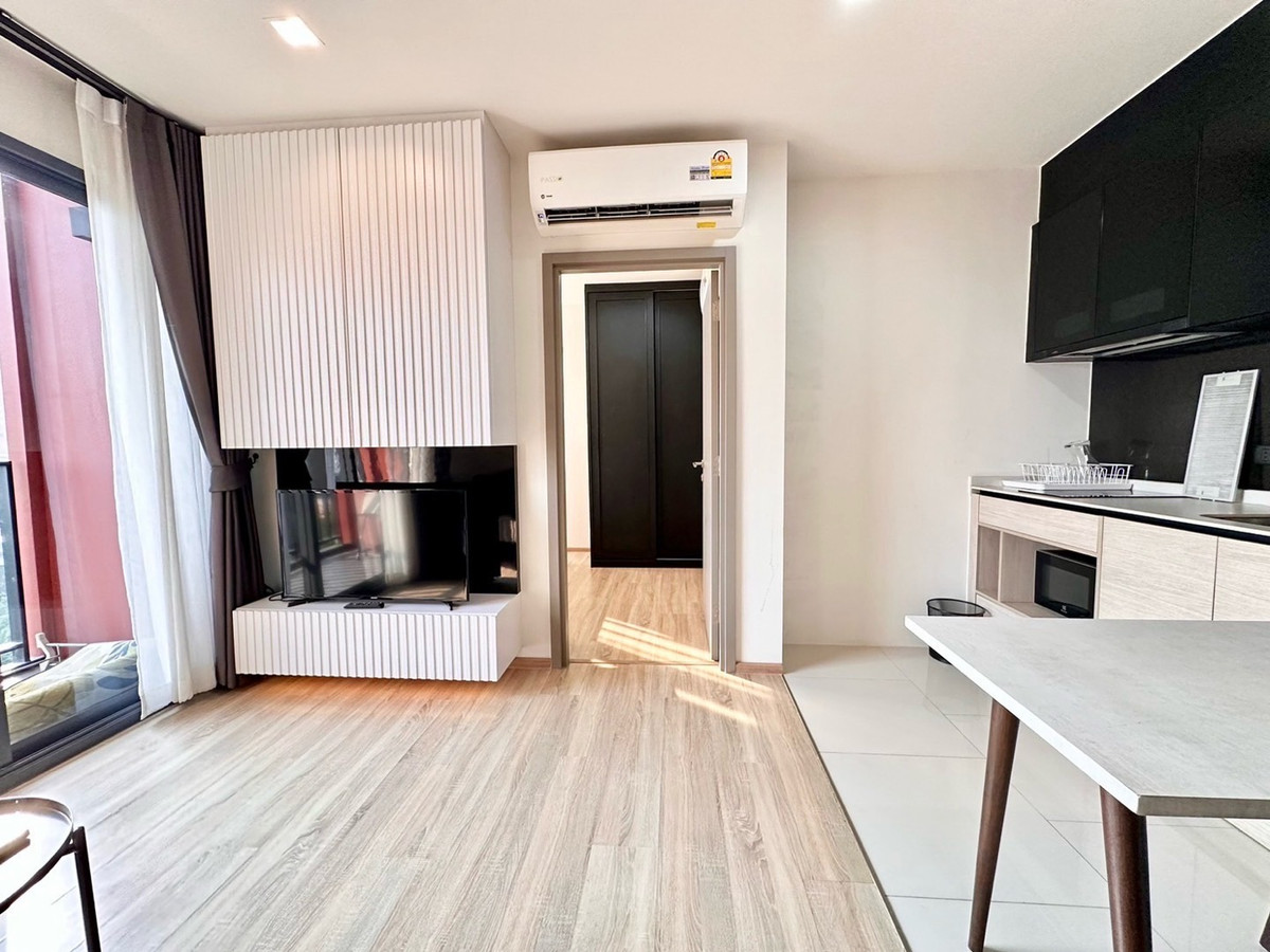 For RentCondoRama9, Petchburi, RCA : For rent: The Base Garden Rama9, corner room.