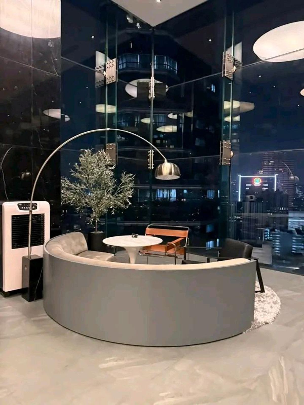 ขายคอนโดอารีย์ อนุสาวรีย์ : 69 04 451
ขาย Noble Around Ari
