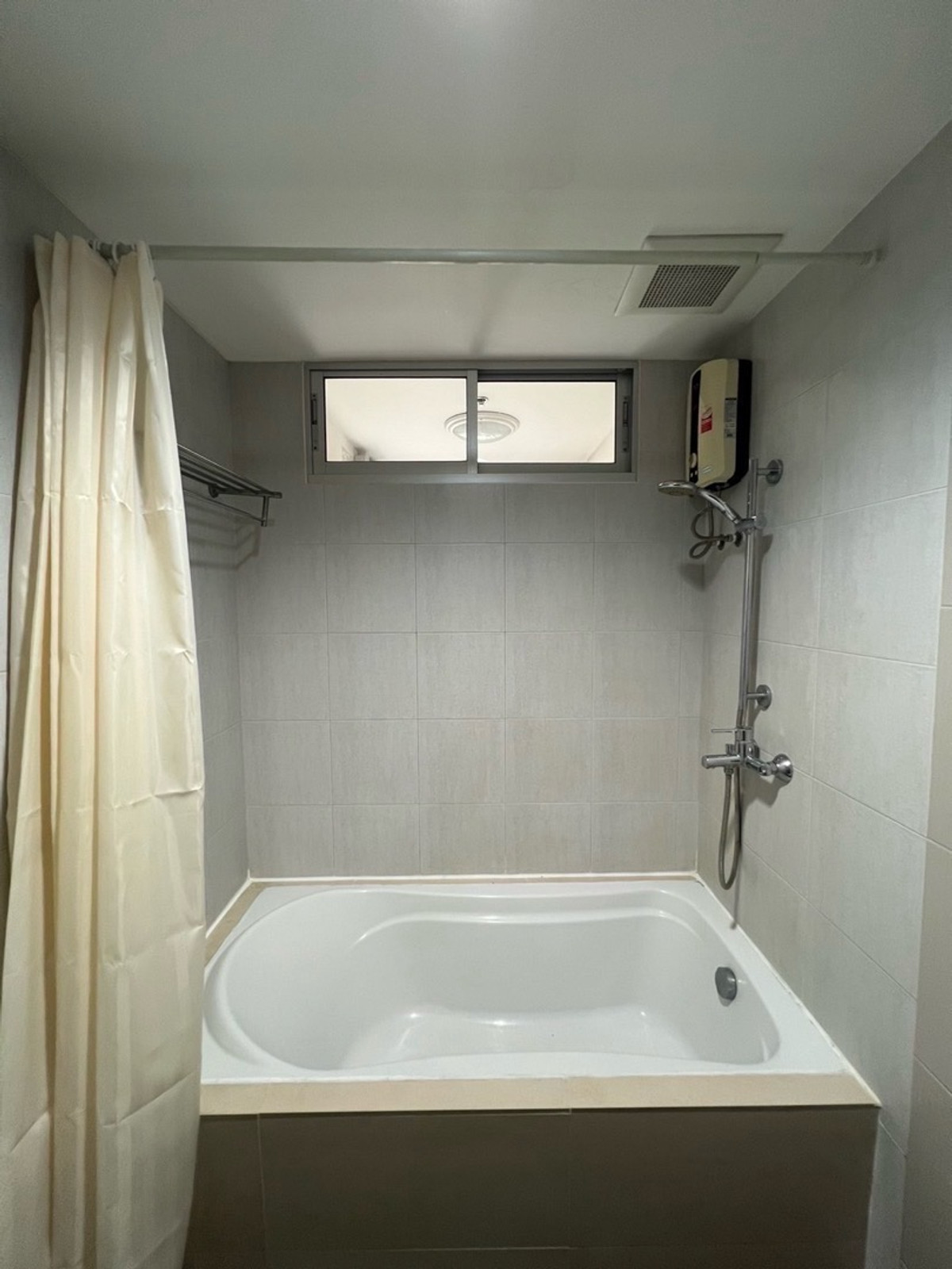 ให้เช่าคอนโดสุขุมวิท อโศก ทองหล่อ : 🚨 ลืมคอนโดไซส์แคบๆ ไปได้เลย! จ่ายแค่ 20K แต่ได้สเปซระดับ "บ้าน" ที่ Condo One X (51 ตร.ม.) 🚨