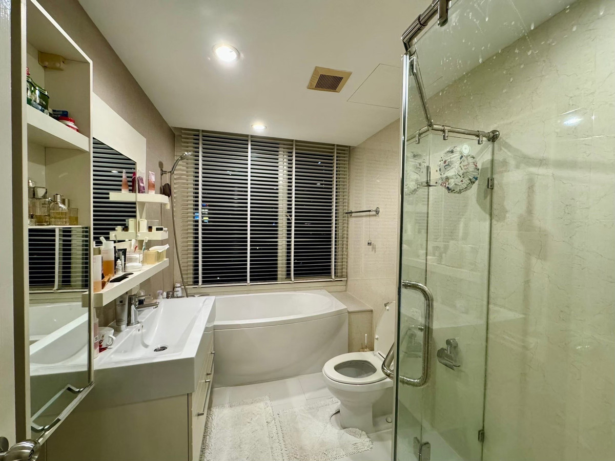 ให้เช่าคอนโดสุขุมวิท อโศก ทองหล่อ : ให้เช่าคอนโด บ้านสิริ 31 (Baan Siri 31) ใกล้ BTS พร้อมพงษ์ ใกล้ ห้างสรรพสินค้าชั้นนำ รายล้อมด้วยร้านอาหารชื่อดัง นานาชาติ ใกล้ EmQuartier และ EmSphere เพียง 600 เมตร