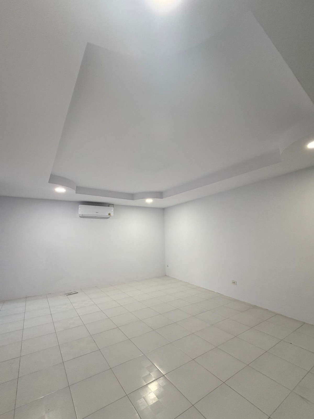 For RentTownhomeThaphra, Talat Phlu, Wutthakat : 3-story townhome, corner room, beautifully decorated, for rent in Phasi Charoen-Bang Wa area. Near BTS Bang Wa, only 1.8 km.