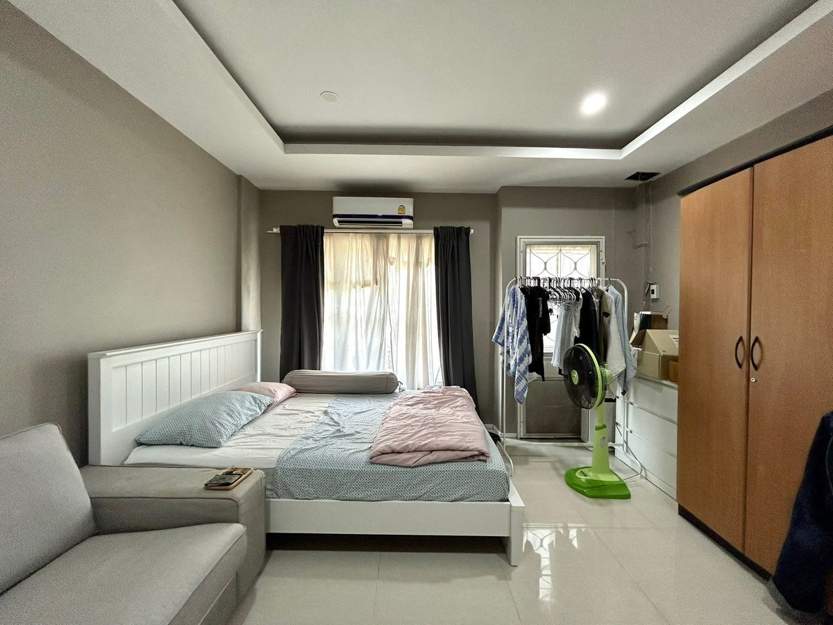 For SaleTownhomeRama5, Ratchapruek, Bangkruai : 3-story townhome for sale | Baan Narinthorn Bang Kruai-Rama 5 near Lotus Nakhon In