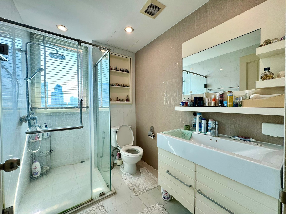 ให้เช่าคอนโดสุขุมวิท อโศก ทองหล่อ : ให้เช่าคอนโด บ้านสิริ 31 (Baan Siri 31) ใกล้ BTS พร้อมพงษ์ ใกล้ ห้างสรรพสินค้าชั้นนำ รายล้อมด้วยร้านอาหารชื่อดัง นานาชาติ ใกล้ EmQuartier และ EmSphere เพียง 600 เมตร