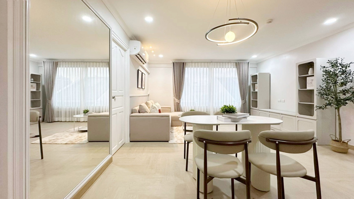 For SaleCondoRatchadapisek, Huaikwang, Suttisan : 💥Wide space, feels like a real home! Its comfortable to live by yourself. Being with family is perfect. ✨️Condo, large room, complete functions!  Near MRT Suthisan 📍Ratchada Orchid Condominium ✨️