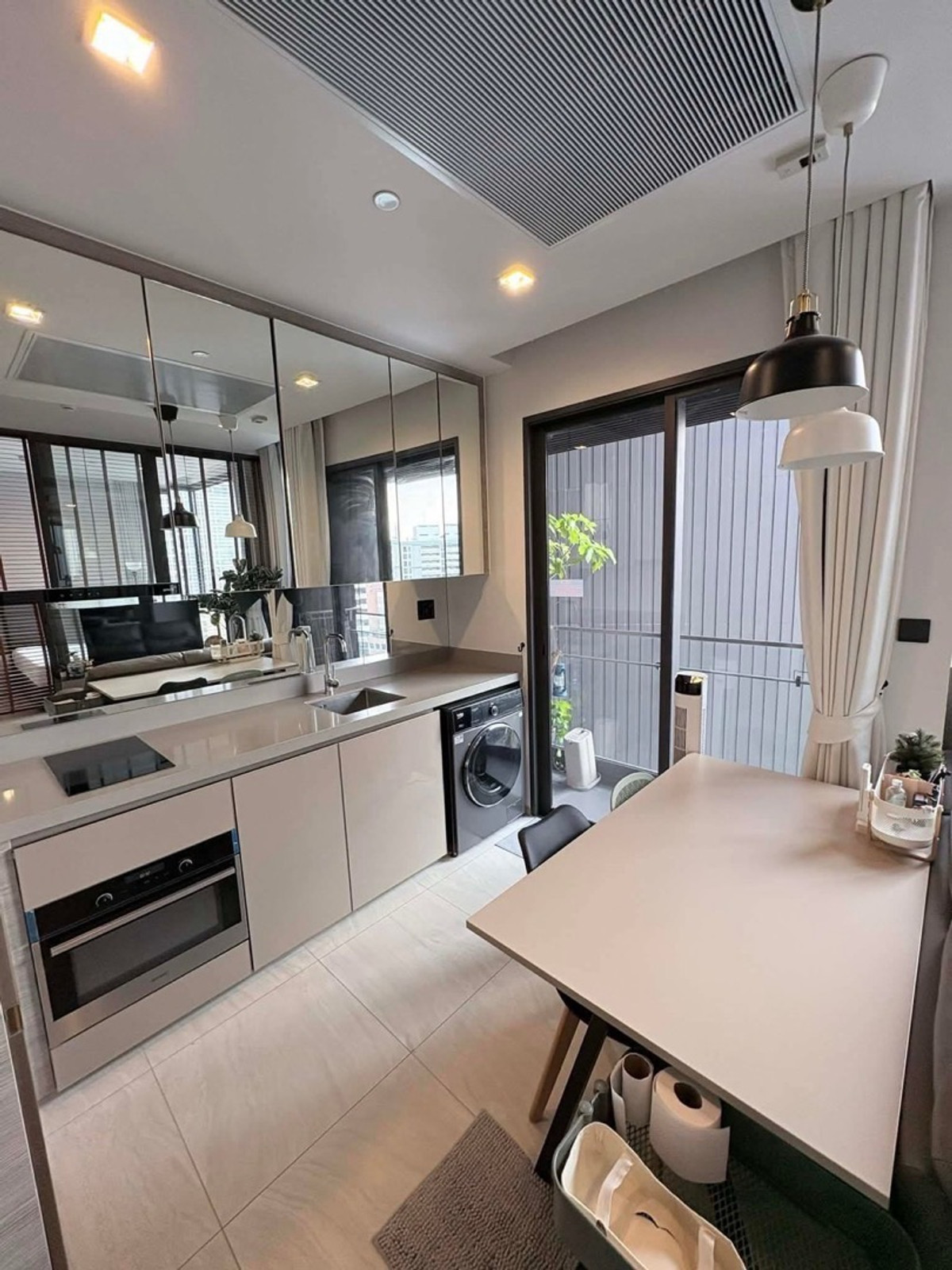 ขายคอนโดลาดพร้าว เซ็นทรัลลาดพร้าว : ขายด่วน !! The Crest Park Residences – ห้าแยกลาดพร้าว ชั้น 10 ขนาด 35 ตร.ม 1ห้องนอน 1 ห้องน้ำ เฟอร์นิเจอร์ครบ จบ ย้ายกระเป๋าเข้าอยู่ได้ทันที!! 6,450,000 บาท ราคานี้หมดแล้วหมดเลยค่ะ ไม่มีแล้วจ้า
