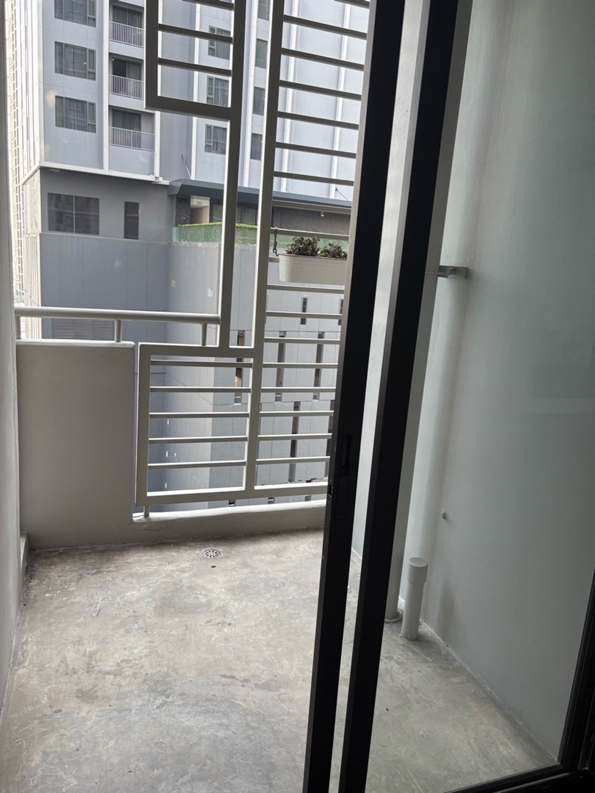 For RentCondoSukhumvit, Asoke, Thonglor : For rent: Condo One washing machine