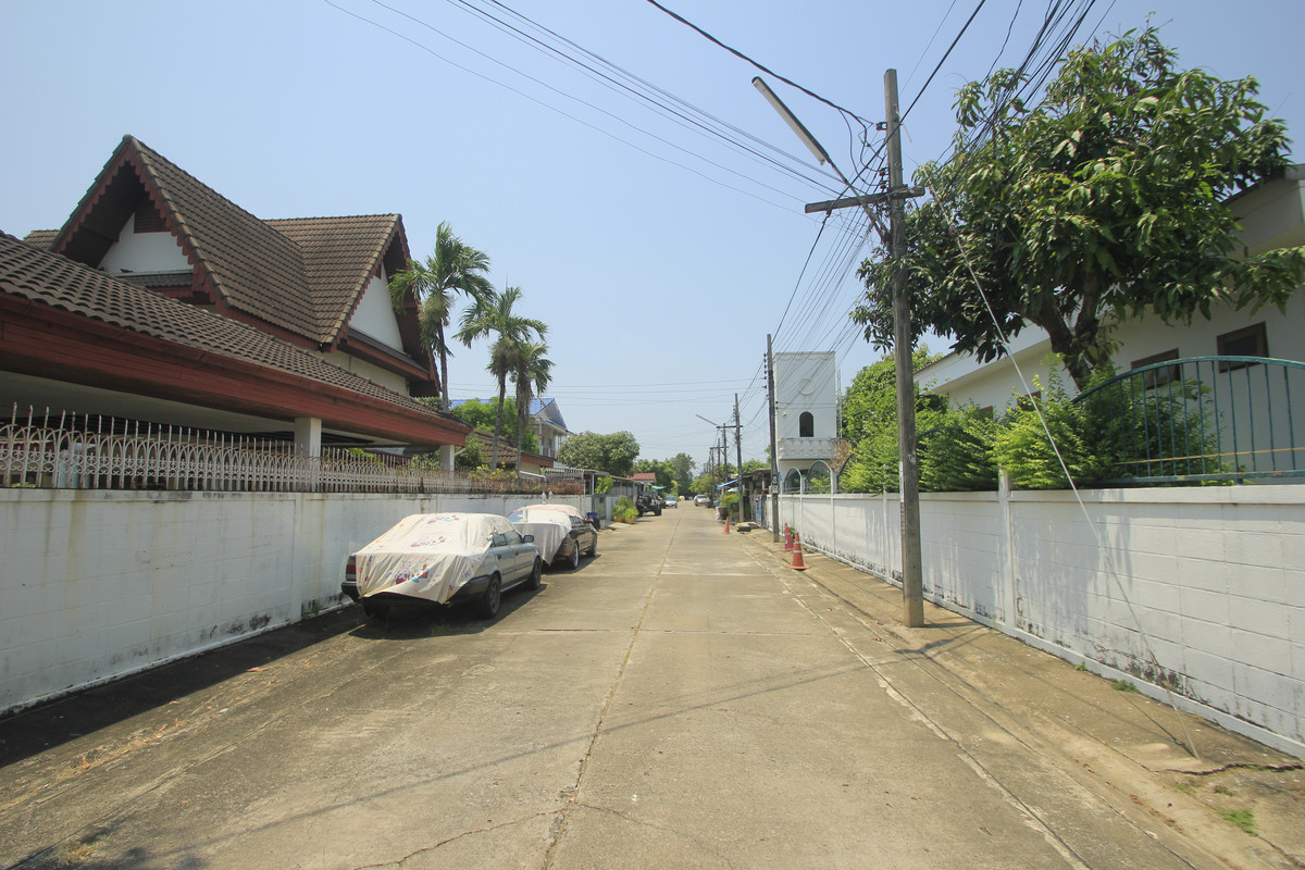 ขายที่ดินปิ่นเกล้า จรัญสนิทวงศ์ : ที่ดินพุทธมณฑลสาย2 ทวีวัฒนา-กาญจนาภิเษก15 ใกล้พระเทพตัดใหม่ หมู่บ้านสินพัฒนาธานี ที่ดินสร้างบ้านถมแล้ว แปลงมุมสวย 100วา เดินทางสะดวกได้หลายเส้นทาง  