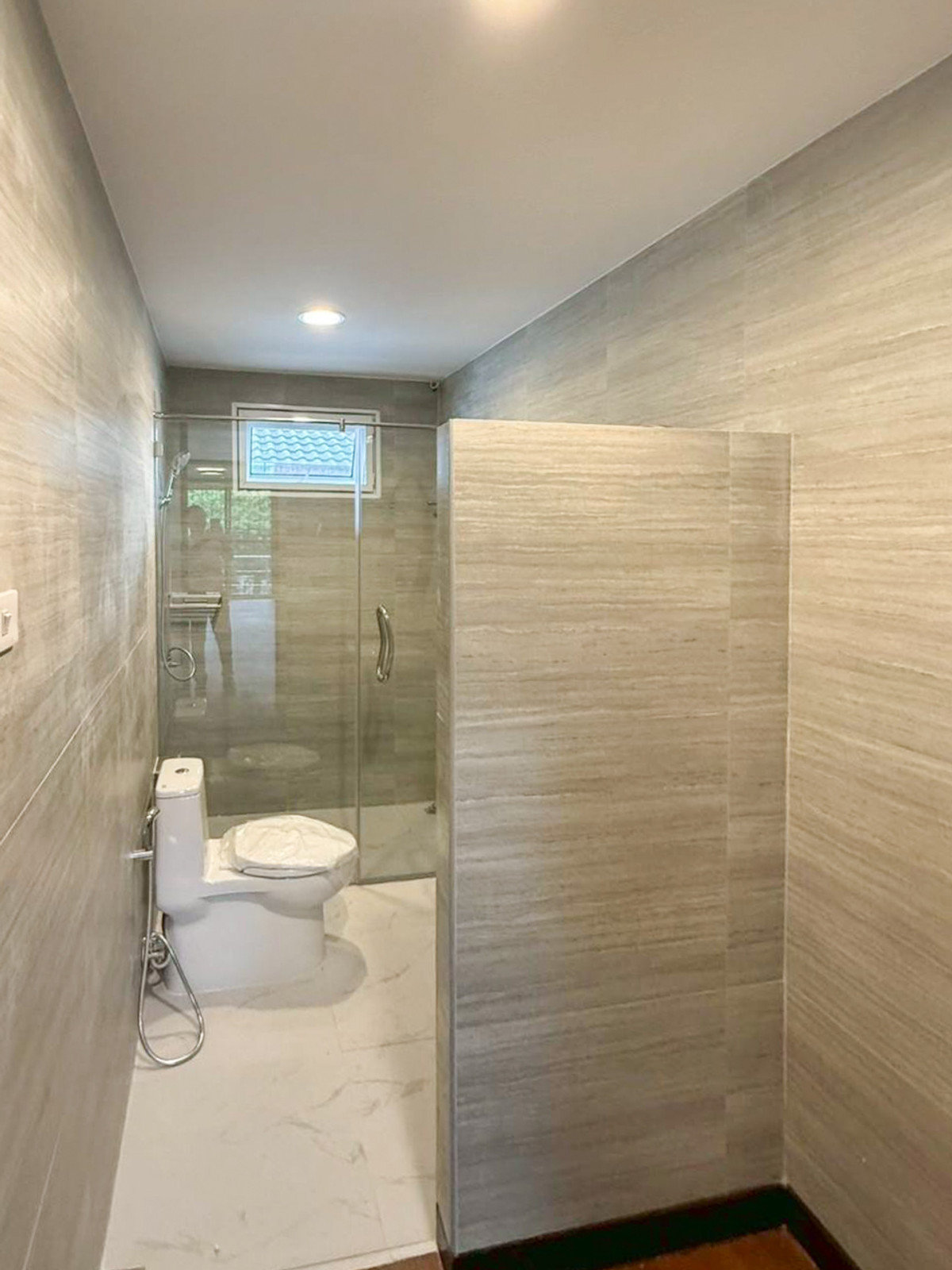 ขายบ้านรามคำแหง หัวหมาก : บ้านเดี่ยวขายพร้อมผู้เช่า ใกล้รถไฟฟ้า YL แยกลำสาลี ทะลุได้ทั้ง กรุงเทพกรีฑา - รามคำแหง - ลาดพร้าว 