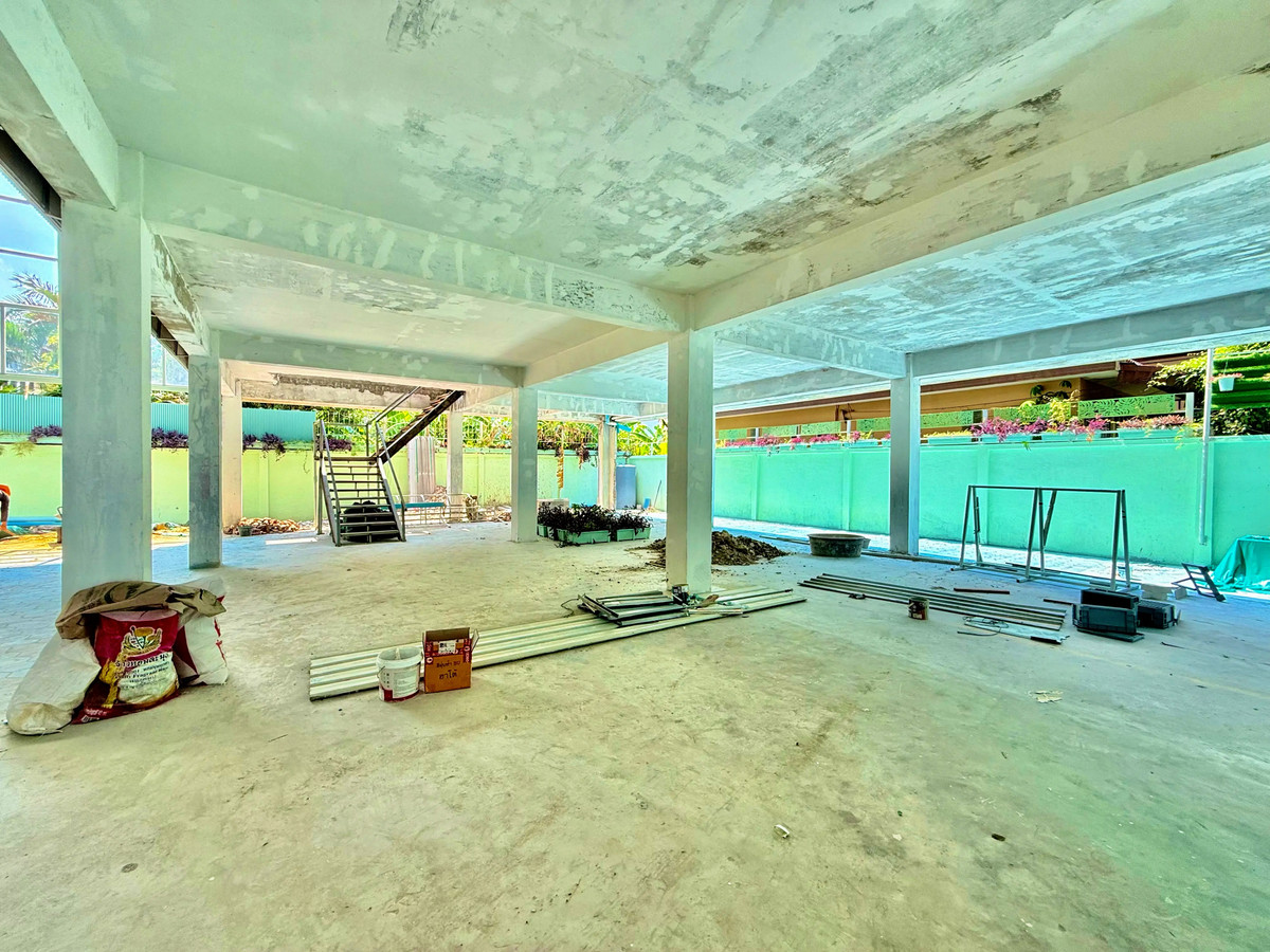 For RentOfficeRattanathibet, Sanambinna : 📢 [For Rent] Prime Office & Warehouse Complex – Rewadee Soi 7, near Nonthaburi Government Center! 🏢✨  Spacious area with versatile functions, perfect for a modern office, warehouse, or distribution center.