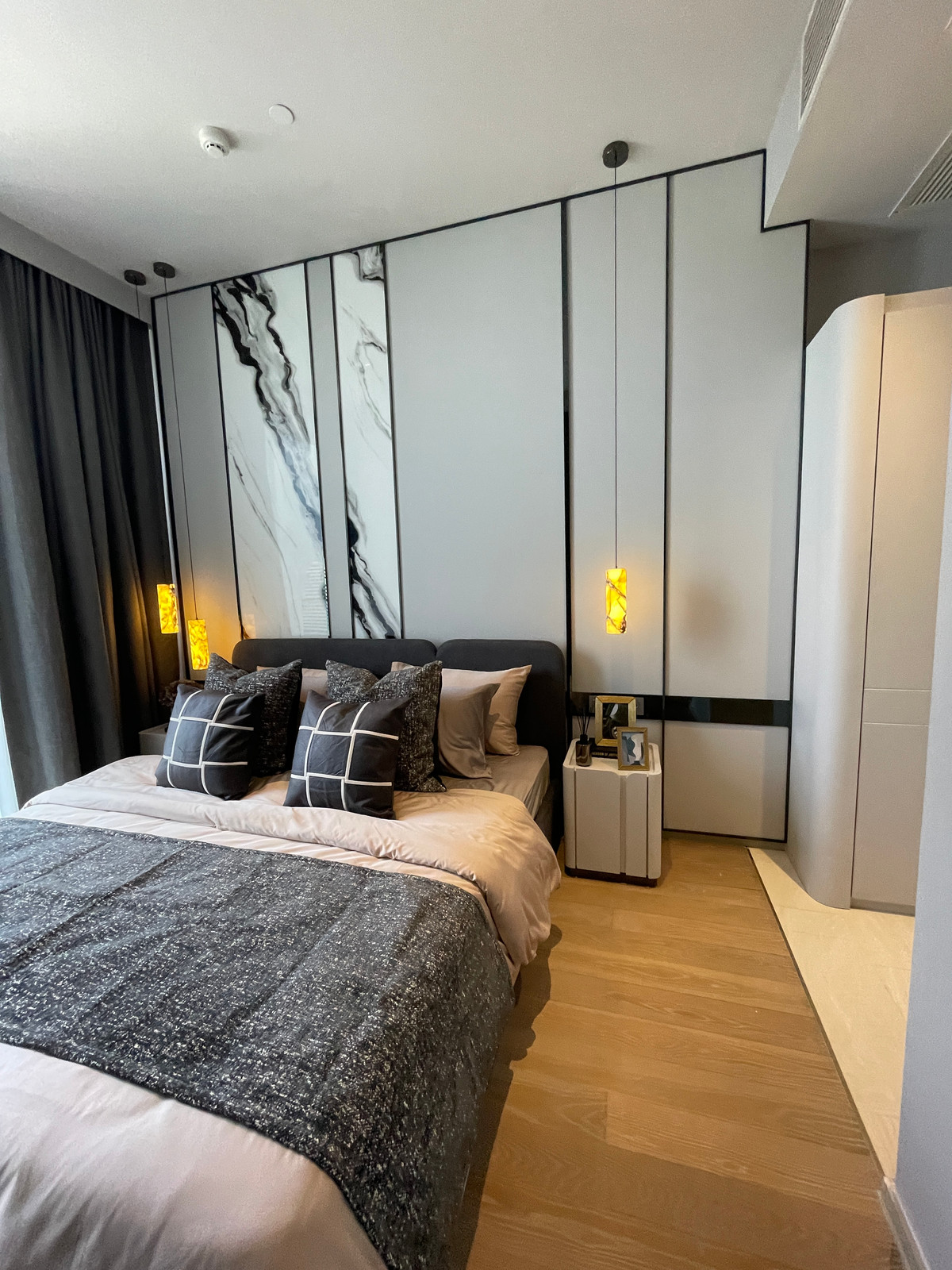 ขายคอนโดสีลม ศาลาแดง บางรัก : [THE PEAK OF SILOM] ASHTON SILOM – Rare 2BR Unit | ชั้น 32 วิวขอบฟ้า ประสบการณ์อยู่คอนโดที่เหมือนอยู่บ้าน 