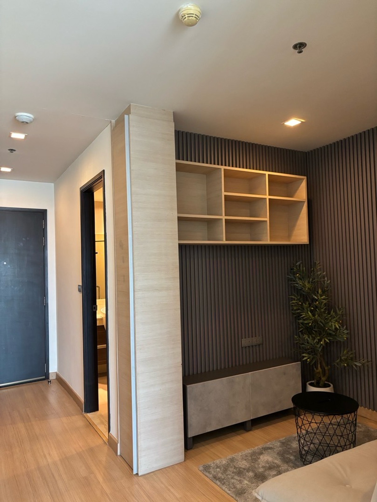 For RentCondoOnnut, Udomsuk : New Luxury Scented Room at Skywalk Residences – Only 22,000 THB/Month! ✨🏙️
รีบเลย ห้องใหม่หอมกลิ่นหรูมาก ที่ Skywalk Residences ใกล้ BTS พระโขนง เดินเพียงไม่กี่นาที 🚆