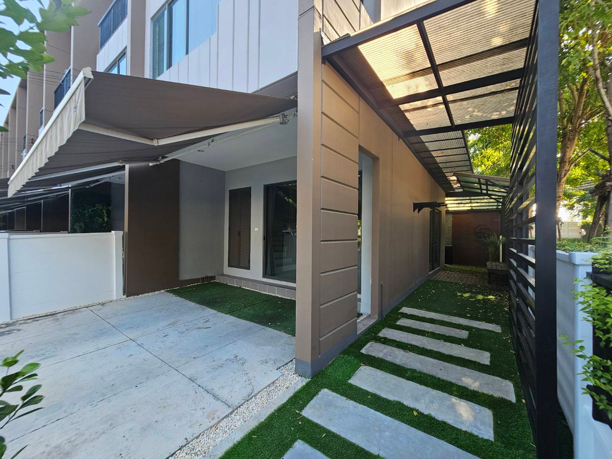 ให้เช่าทาวน์โฮมนวมินทร์ รามอินทรา : ให้เช่า ทาวน์โฮม 3 ชั้น โครงการบ้านกลางเมือง วัชรพล หลังมุม