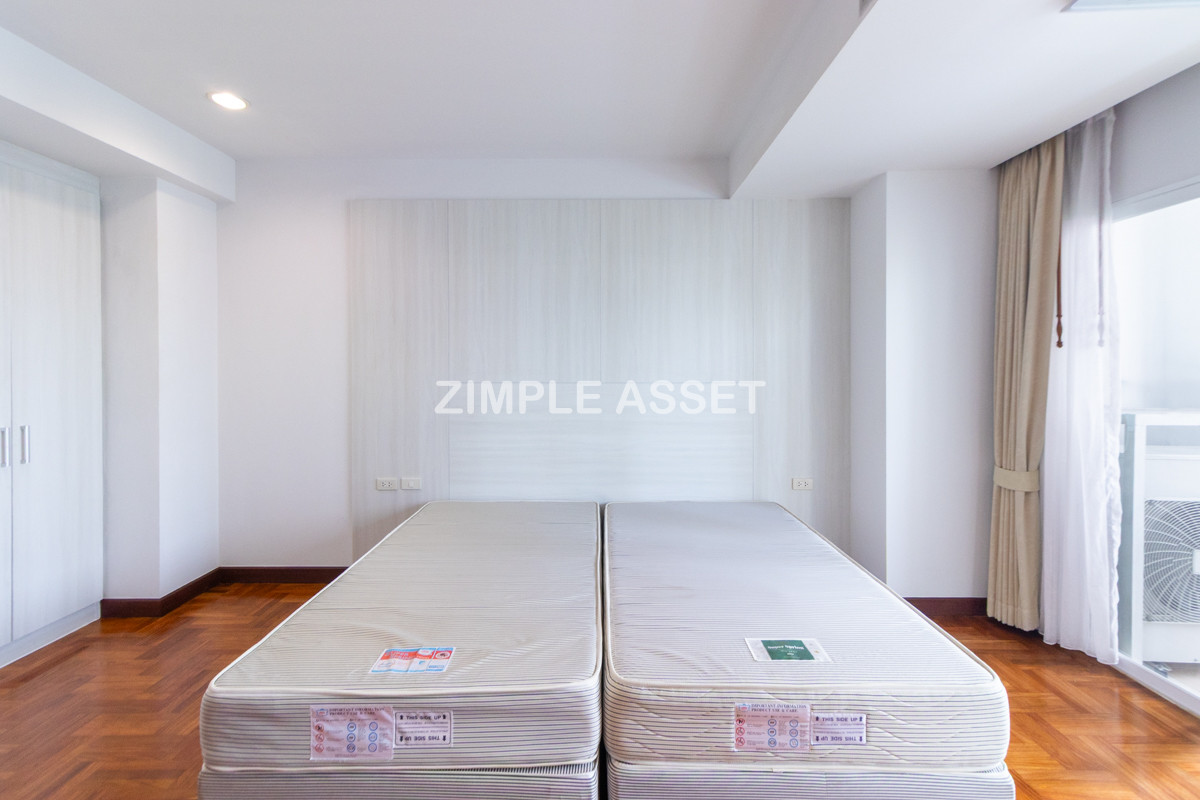 For RentSukhumvit, Asoke, Thonglor : Line ID: @zimple_asset  A luxurious residential in Sukhumvit 24. Fully furnished with complete facilities, offering a comfortable “home-like” atmosphere in a prime location with convenient access to BTS and shopping center. Pet friendly🐶