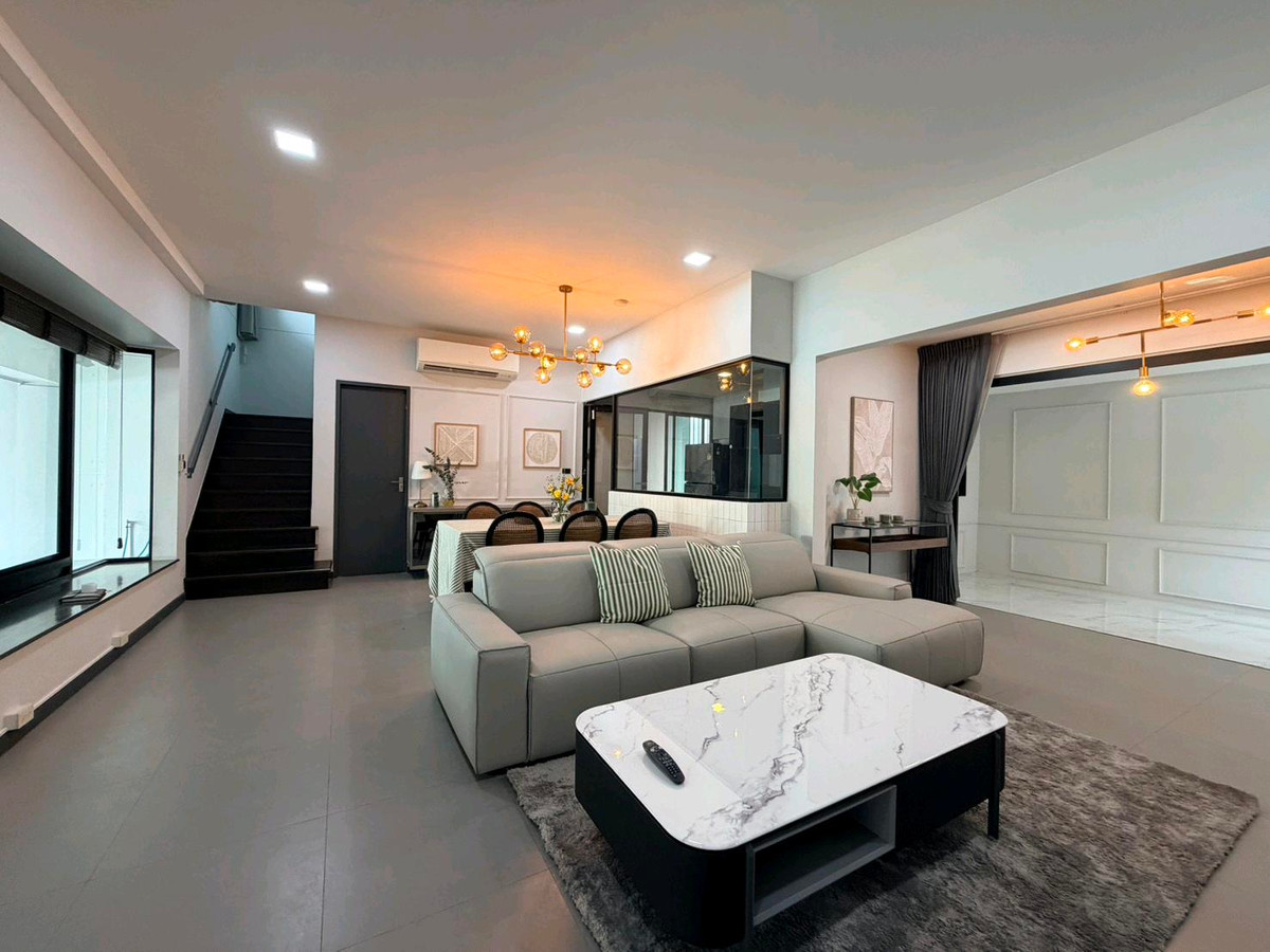 ทาวน์โฮมบางนา แบริ่ง ลาซาล : ขายด่วน / ให้เช่า วีเว่ บางนา กม.7
Tel: 083-966-3665 