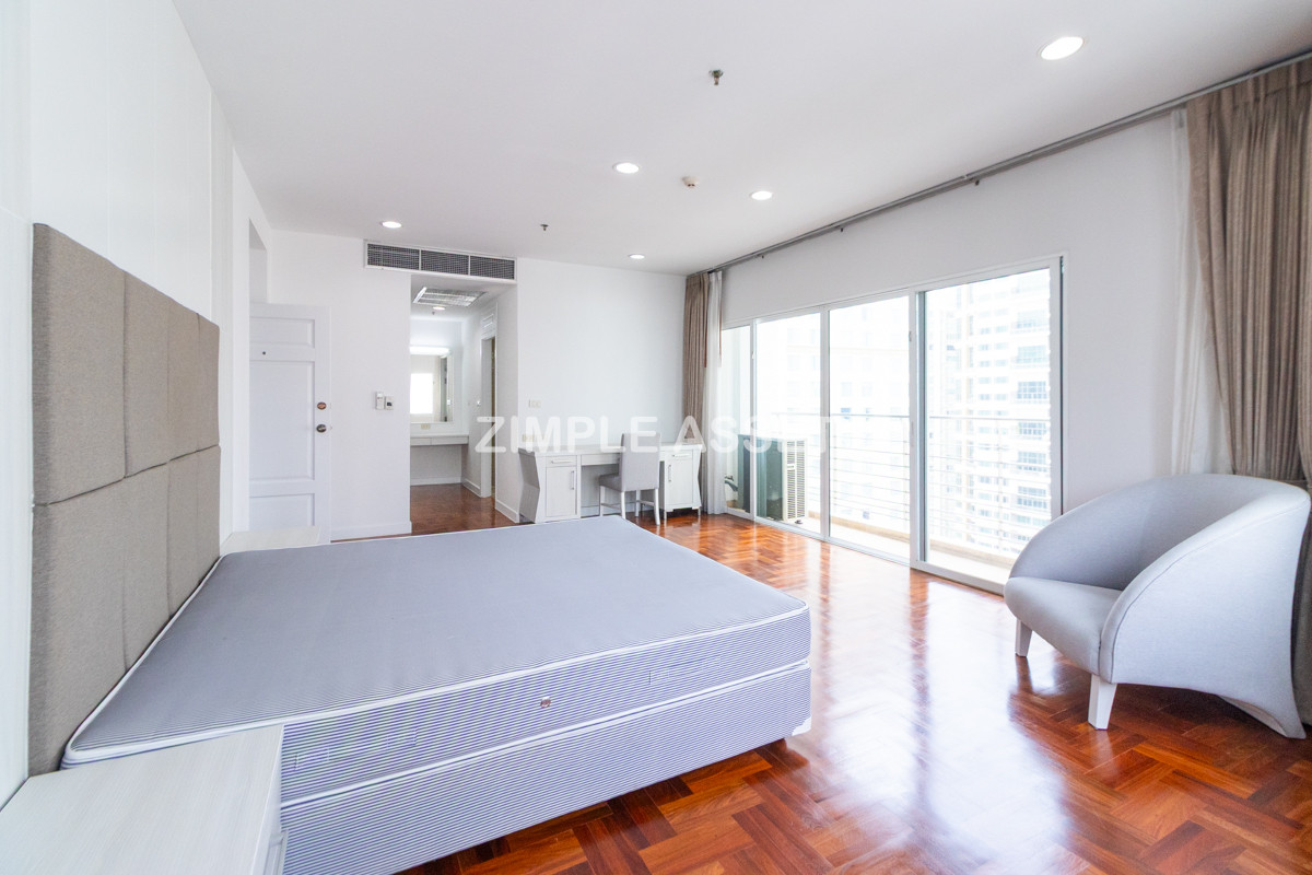 For RentSukhumvit, Asoke, Thonglor : Line ID: @zimple_asset  A luxurious residential in Sukhumvit 24. Fully furnished with complete facilities, offering a comfortable “home-like” atmosphere in a prime location with convenient access to BTS and shopping center. Pet friendly🐶