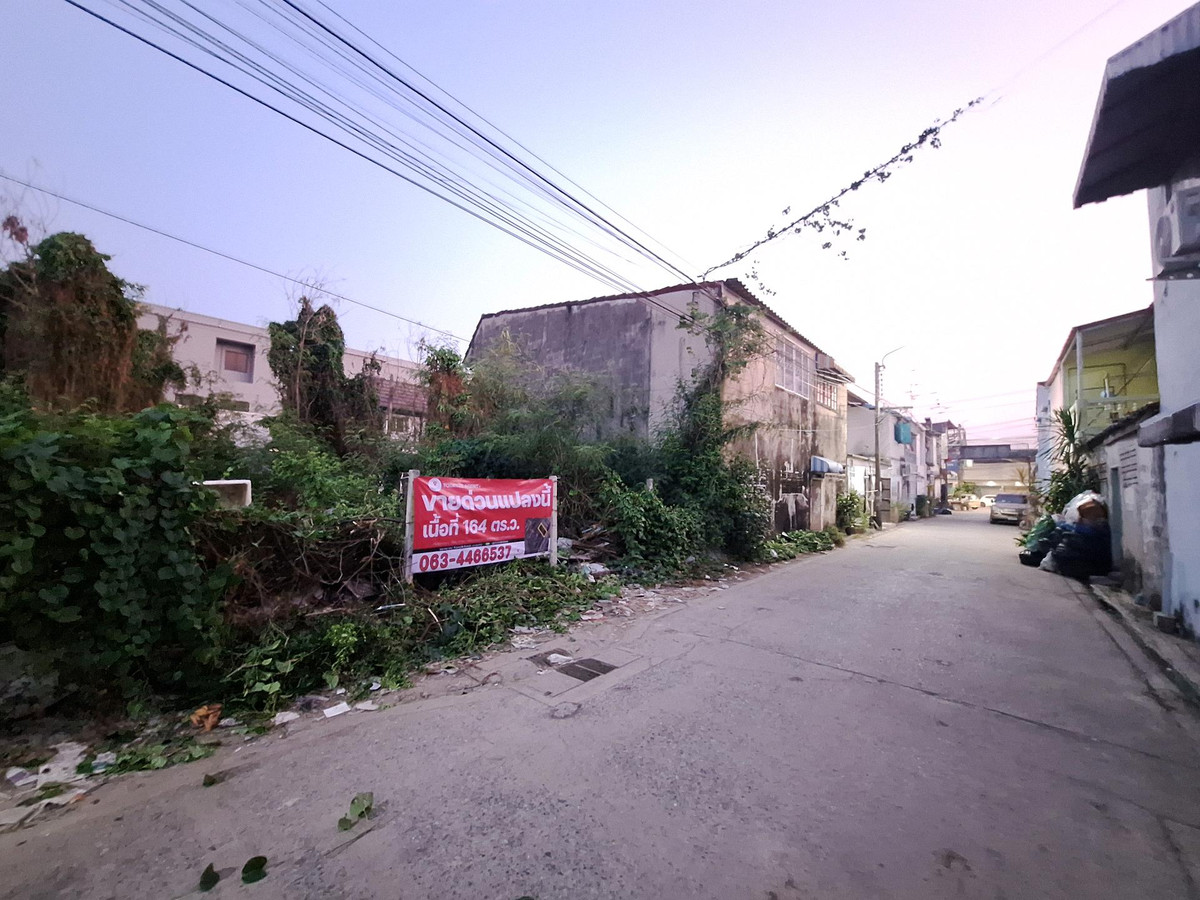 For SaleLandKaset Nawamin,Ladplakao : Land for sale, Soi Nuanchan, 164 sq m, near Kaset Nawamin Road.  Only 50 m. from the entrance of Soi Nuanchan Soi 6.