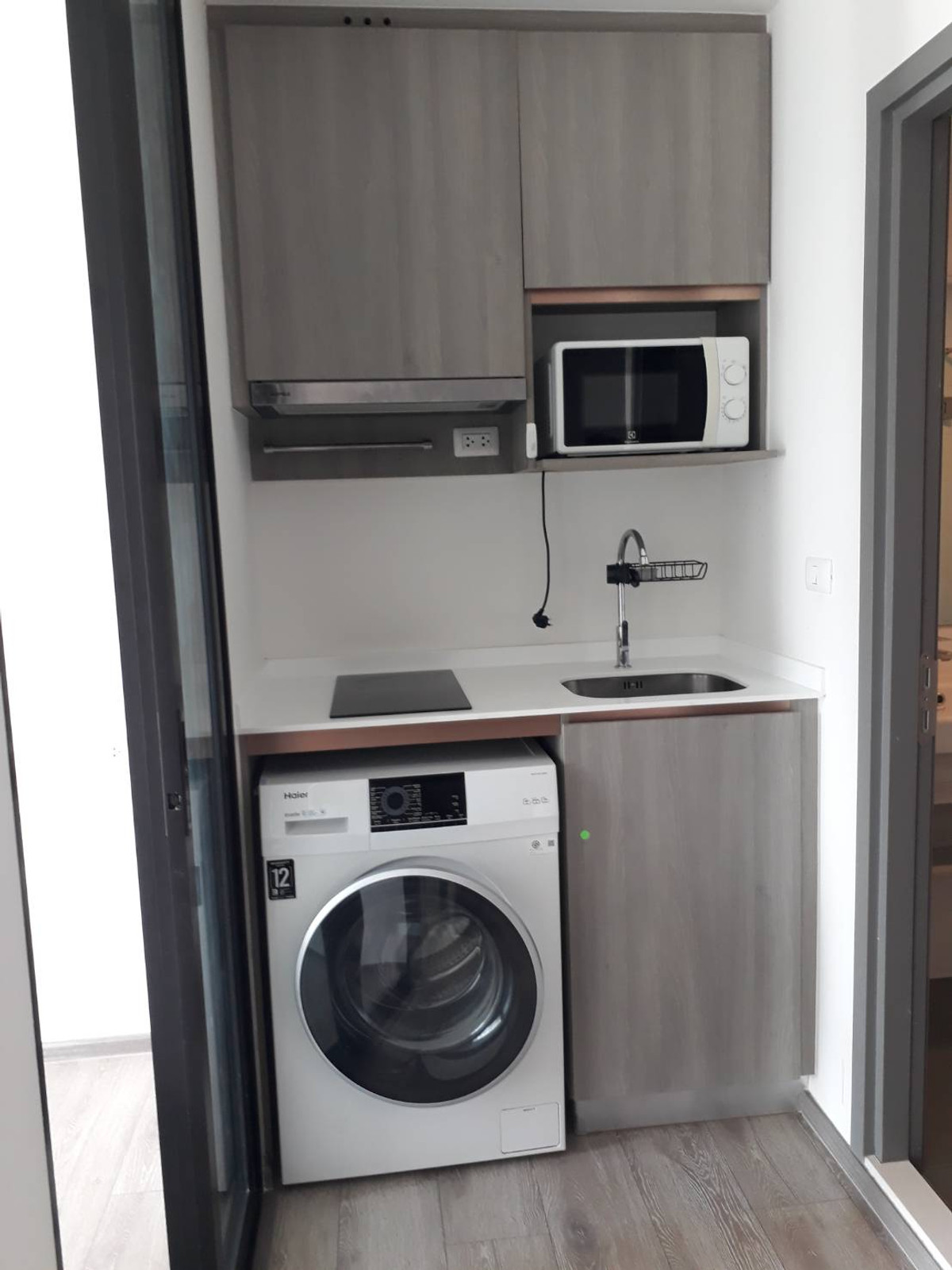 ให้เช่าคอนโดบางนา แบริ่ง ลาซาล : ***ให้เช่า ไนท์บริช คอลลาจ สุขุมวิท 107 คอนโดมิเนียม 1 ห้องนอน 1 ห้องน้ำ 33.62 ตร.ม. ชั้น 21 เฟอร์ครบ พร้อมเข้าอยู่ ปล่อยเช่า 15,000 บาท/เดือน