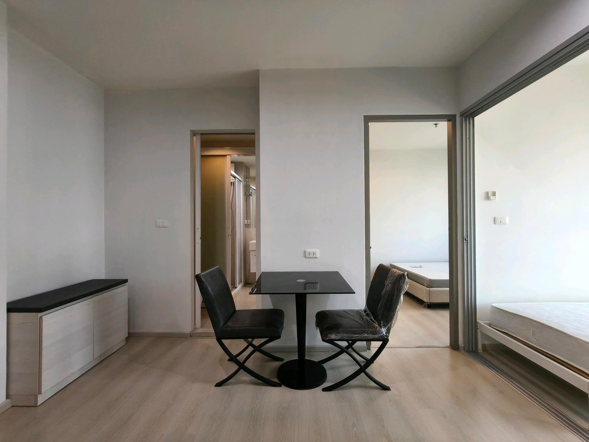 For RentCondoRatchadapisek, Huaikwang, Suttisan : FOR RENT: Spacious 2-Bedroom Unit with Enclosed Kitchen