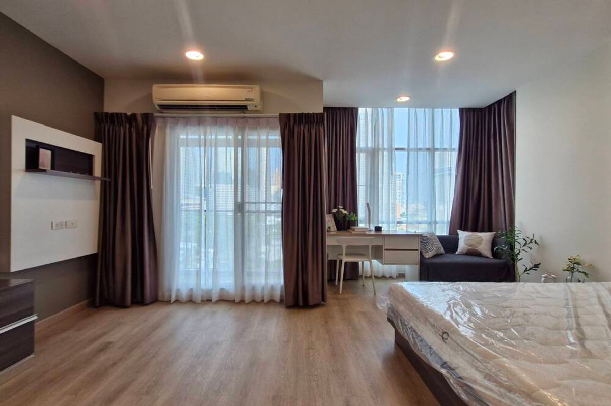 For RentCondoSathorn, Narathiwat : For Rent !! East Facing !! Code C20240600009..........Centric Sathorn St.Louis, 1 bedroom, 1 bathroom, furnished, ready to move in