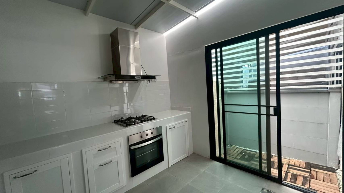 ให้เช่าทาวน์โฮมนวมินทร์ รามอินทรา : ให้เช่าทาวน์โฮม บ้านกลางเมือง รามอินทรา เฟอร์ครบ ใกล้รถไฟฟ้า MRT คู้บอน และแฟชั่นไอซ์แลนด์