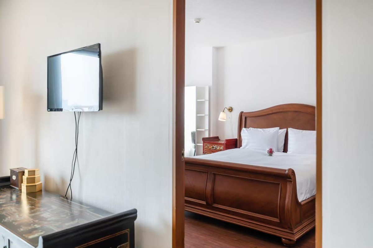 For RentCondoRatchadapisek, Huaikwang, Suttisan : For rent Baan Klang Krung Resort, prime location in Ratchada! Big room 63.5 sq m., near MRT Huai Khwang, only 17,900/month.