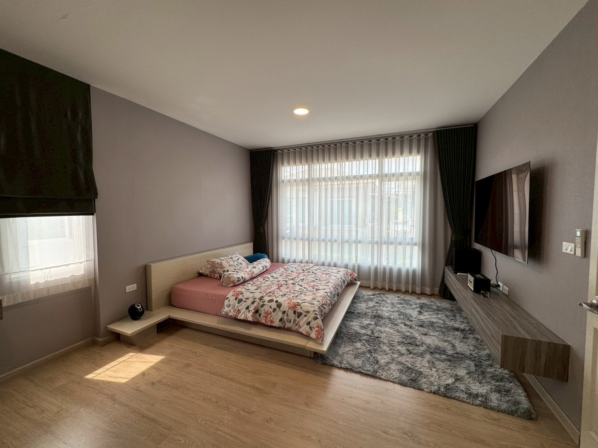 For RentNonthaburi, Bang Yai, Bangbuathong : 💕 Semi-detached house for rent, Q District Westgate project 💕 Beautiful house, ready to move in, complete with functions, suitable for both living and making a home office.