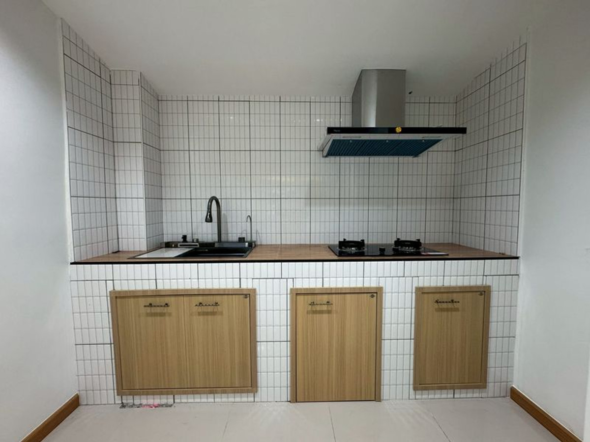 ขายทาวน์โฮมโชคชัย4 ลาดพร้าว71 : ทาวน์เฮ้าส์รีโนเวทใหม่ ม.เลิศอุบล นาคนิวาส 48 (ลาดพร้าว) ขนาด 16 ตารางวา 2 ห้องนอน ถนนนาคนิวาส แขวงลาดพร้าว เขตลาดพร้าว กรุงเทพมหานคร