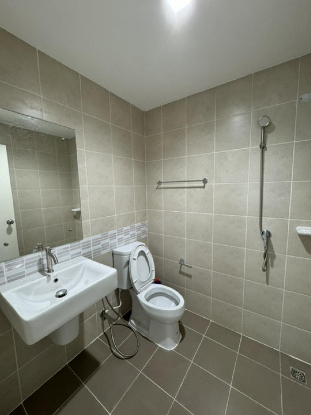 For RentTownhomeRama 2, Bang Khun Thian : Townhome for rent, Habitown Nest Tha Kham - Rama 2, near Lotus Rama 2, only 10 minutes.