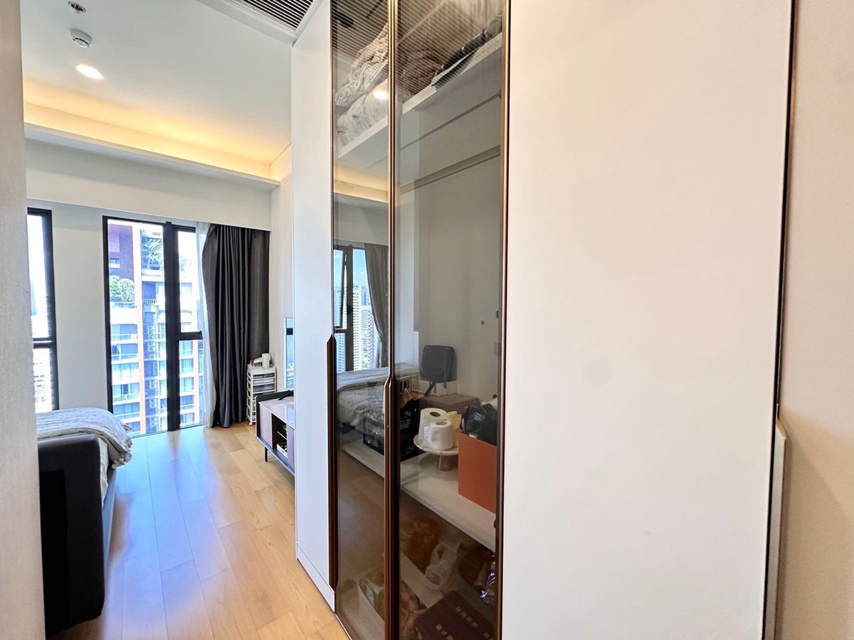 For RentCondoSukhumvit, Asoke, Thonglor : 3 bedrooms, Siamese Exclusive 31, 21st floor, ready to move in.