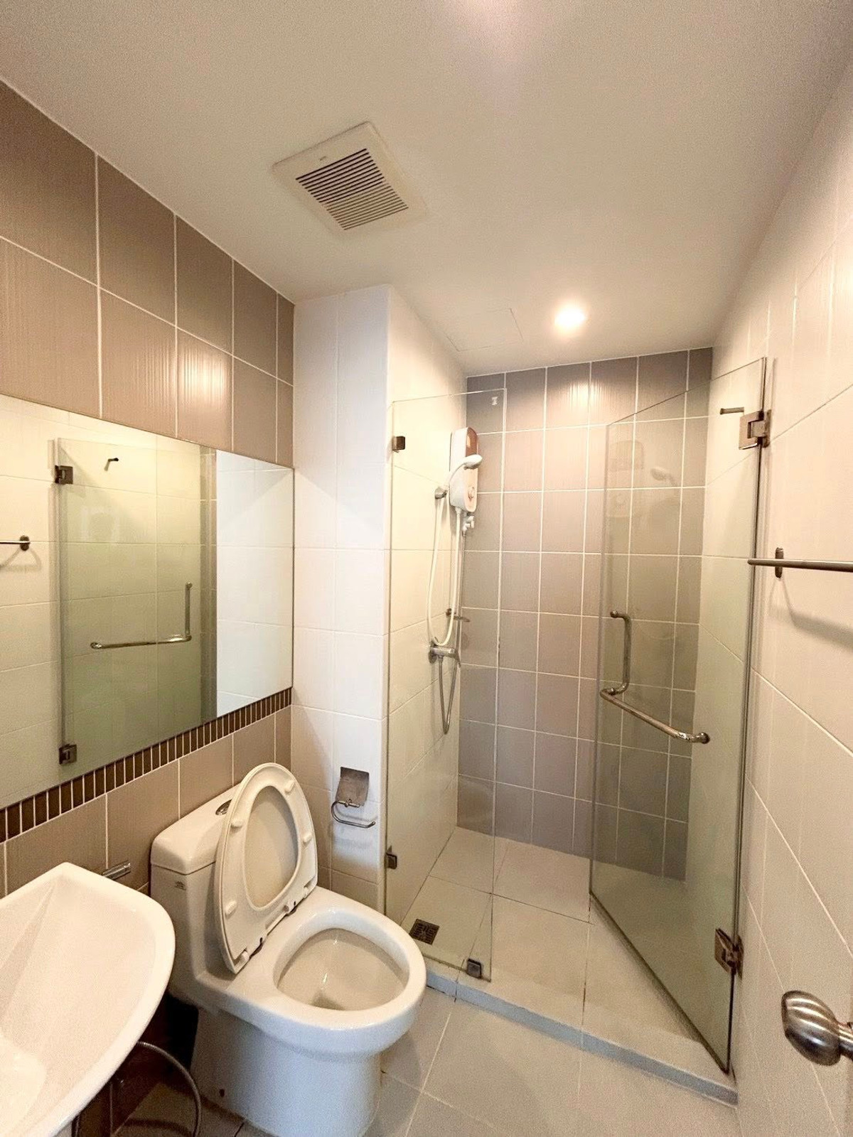 ให้เช่าคอนโดบางซื่อ วงศ์สว่าง เตาปูน : 🔥🔥 ให้เช่า The Stage Taopoon Interchange 🔥🔥  📍 เตาปูน (ใกล้ MRT เตาปูน สายสีน้ำเงินและสายสีม่วง)  🛏 1 ห้องนอน 1 ห้องน้ำ 📐 ขนาด 34 ตร.ม. | ชั้น 34 วิวเมือง + วิวแม่น้ำ