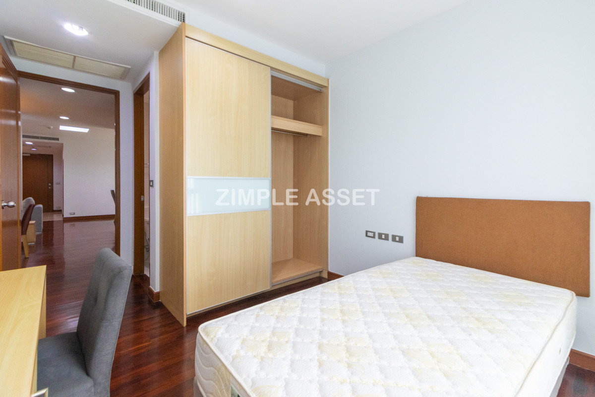 For RentSukhumvit, Asoke, Thonglor : Line ID: @zimple_asset Luxury aprtment in center of sukhumvit. Offering premium facilities for an elevated living experience. Surrounded by leading shopping malls in a prime location.