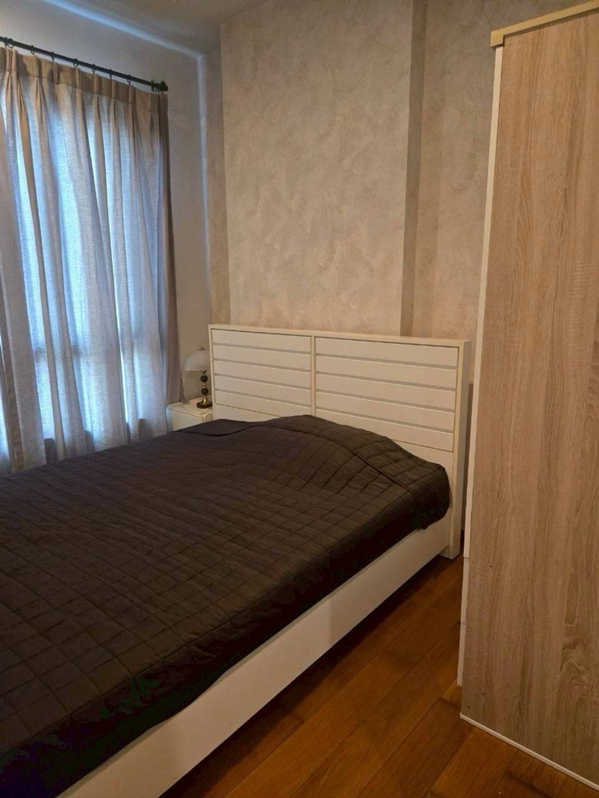 ให้เช่าคอนโดอารีย์ อนุสาวรีย์ : 🩷ให้เช่า vertical aree คอนโด เดอะเวอร์ติคัล อารีย์. line @900cqqhk tel 0859114585. 🩷
อยู่ชั้น 8 พื้นที่ห้อง 70.56 ตร.ม.
2 ห้องนอน 2ห้องน้ำ
สิ่งอำนวยความสะดวก
- เครื่องทำน้ำอุ่น ทั้ง 2 ห้อง
- โทรทัศน์ 2 เครื่อง (smart TV)
- microwave
- หม้อหุงข้าว
