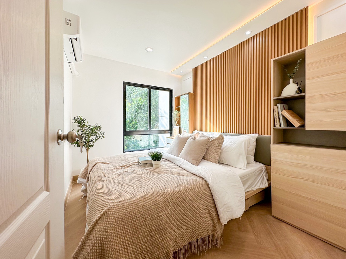 ขายคอนโดบางนา แบริ่ง ลาซาล : 🔥 [HOT DEAL] ลดแรง 2 แสน!  🌟 ขาย iCondo สุขุมวิท 105 (ลาซาล)  🍳 ครัวแยกกั้นกระจก  🎁 เฟอร์ฯ ใหม่ครบพร้อมอยู่ !