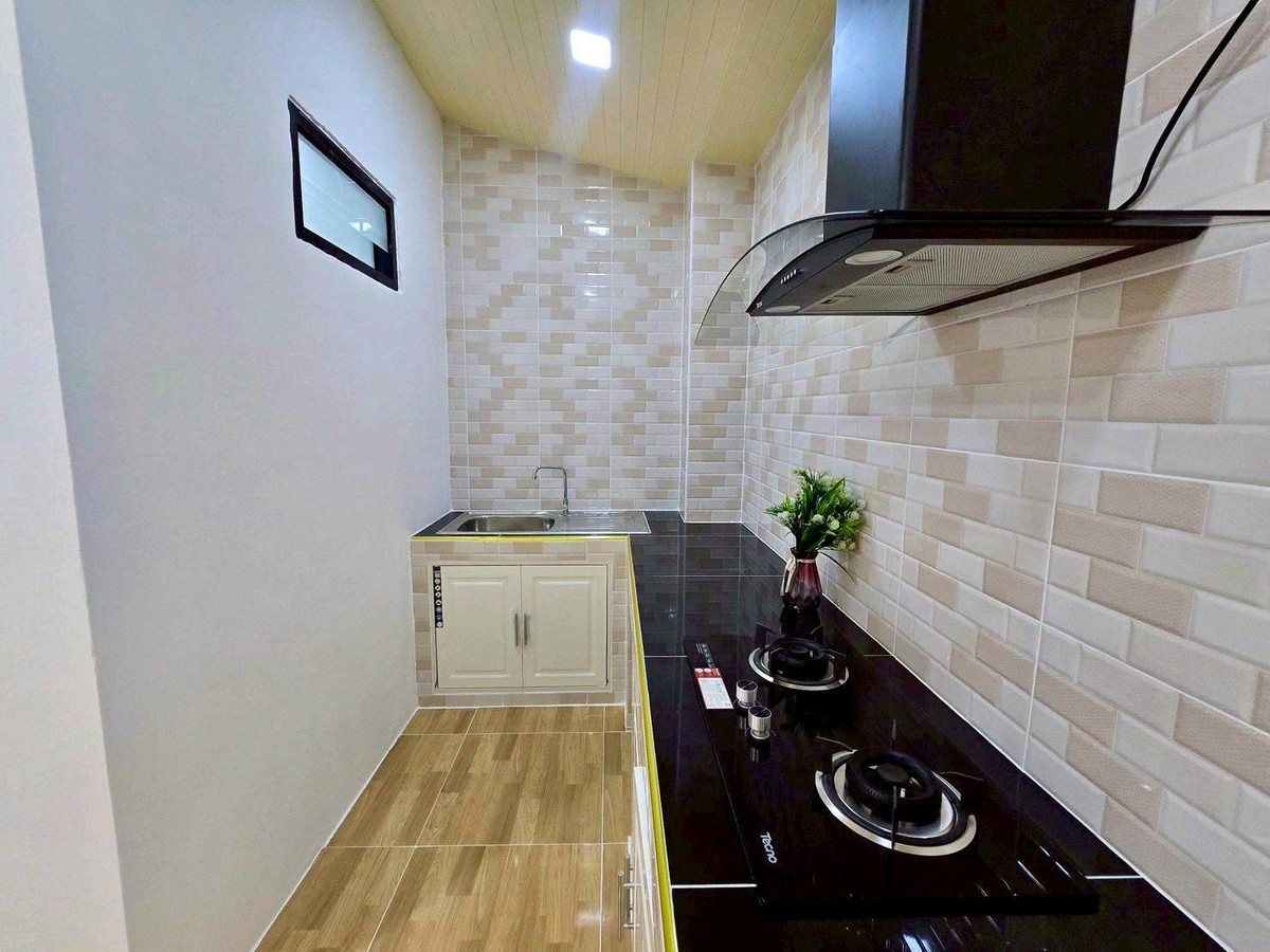 For SaleTownhomeNawamin, Ramindra : 2-story townhouse for sale, Phanason Village 1, along Khlong Song 4, Liap Khlong Song Market. Wat Phraya Suren Fashion Island, Safari World, Ramindra, Jazz, Khubon, Makro, Lotus, Panya Indra, Bang Chan Temple, Bang Chan School, Synphaet Hospital, Nopparat