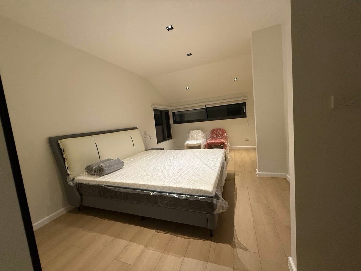 ขายบ้านวิภาวดี ดอนเมือง หลักสี่ : บ้านใหม่พร้อมสระส่วนตัว ขายต่ำกว่าทุน ทำเลดอนเมือง ใกล้สนามบิน ระบบ Smart Home ทั้งหลัง เหมาะอยู่อาศัย หรือ ปล่อยเช่า