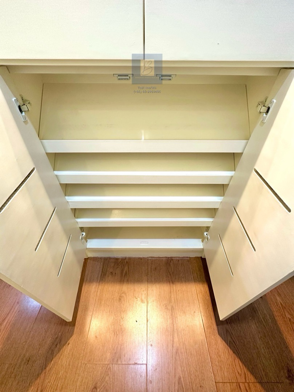 For RentCondoOnnut, Udomsuk : A low rise condo located only 350 meters from BTS Onnut station. Highly convenient. 