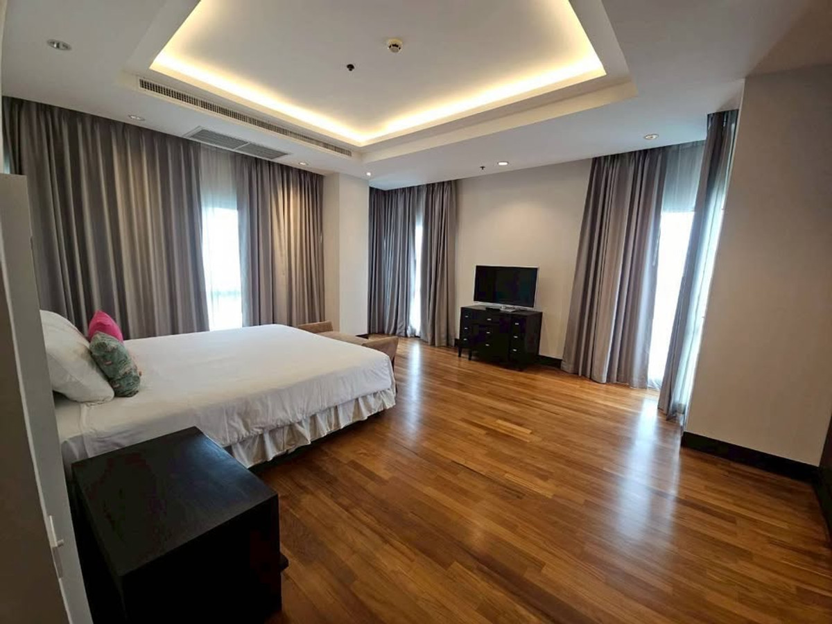 For RentCondoWitthayu, Chidlom, Langsuan, Ploenchit : +++Urgent rent Royal Residence Park *** 4 bedrooms, 3 bathrooms, size 275 sq m., fully furnished, ready to move in+++