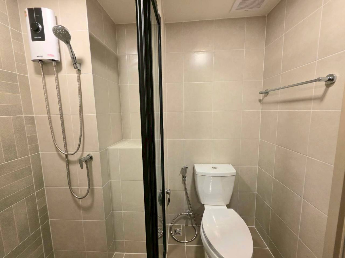 ให้เช่าคอนโดปทุมธานี รังสิต ธรรมศาสตร์ : ให้เช่า! ห้องใหม่ ไม่เคยมีผู้เช่า dcondo Shine รังสิต ✨ Rare Item ส่วนตัวสุดๆ ไม่มีห้องตรงข้าม เฟอร์-เครื่องใช้ไฟฟ้าครบ หิ้วกระเป๋าเข้าอยู่ได้เลย! 