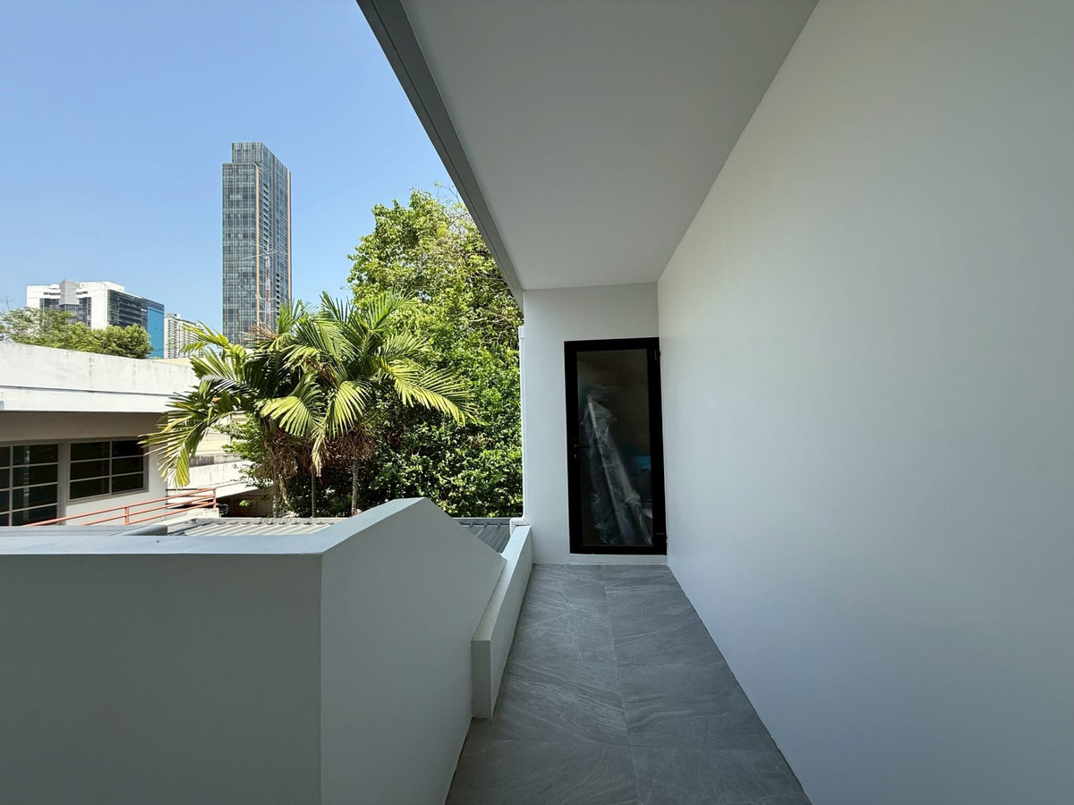 ให้เช่าโฮมออฟฟิศสุขุมวิท อโศก ทองหล่อ : Home Office For Rent! – ให้เช่าโฮมออฟฟิศ 2 ชั้น 400sq.m. ทำเลทองหล่อ 25 จดทะเบียนบริษัทได้ ที่จอดรถ 7–8 คัน