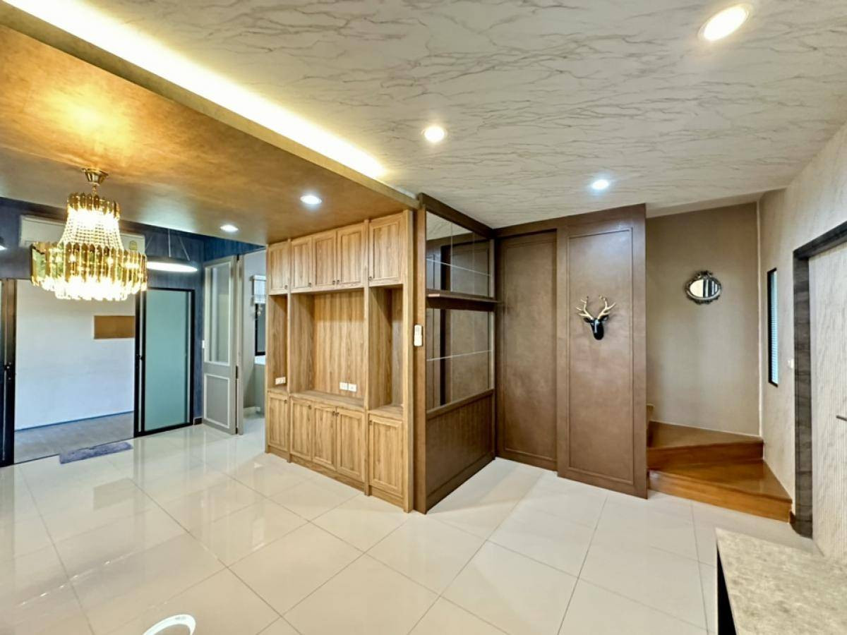 For RentTownhomeChaengwatana, Muangthong : Townhome for rent, The Connect 41 Chaengwattana - Tiwanon, near Impact Muang Thong Thani, only 5 minutes.