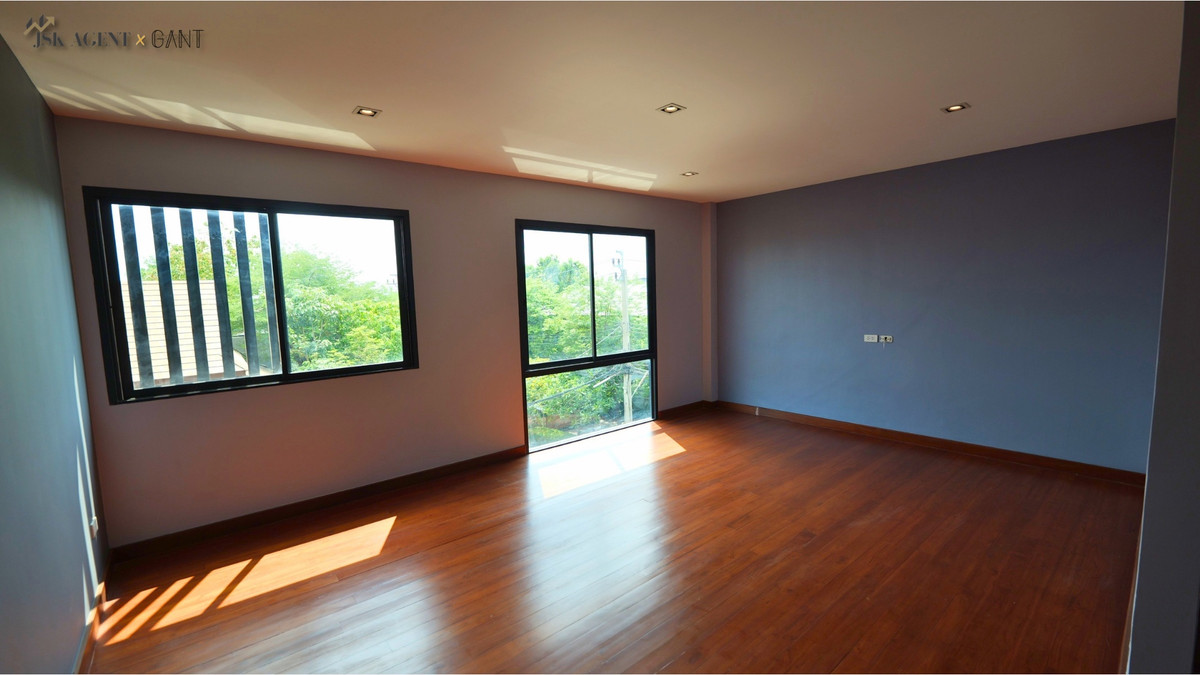 For SaleHome OfficeNonthaburi, Bang Yai, Bangbuathong : 3.5-Story Home Office in Narathip Village, near MRT Saimai Station (Gant-351)