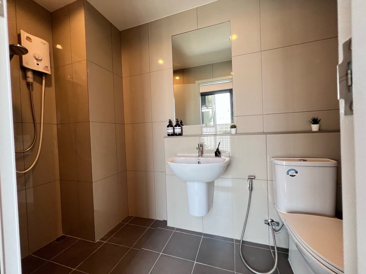 For RentCondoRamkhamhaeng, Hua Mak : For rent: The Tree Hua Mak, next to Lam Sali intersection, 300 meters.