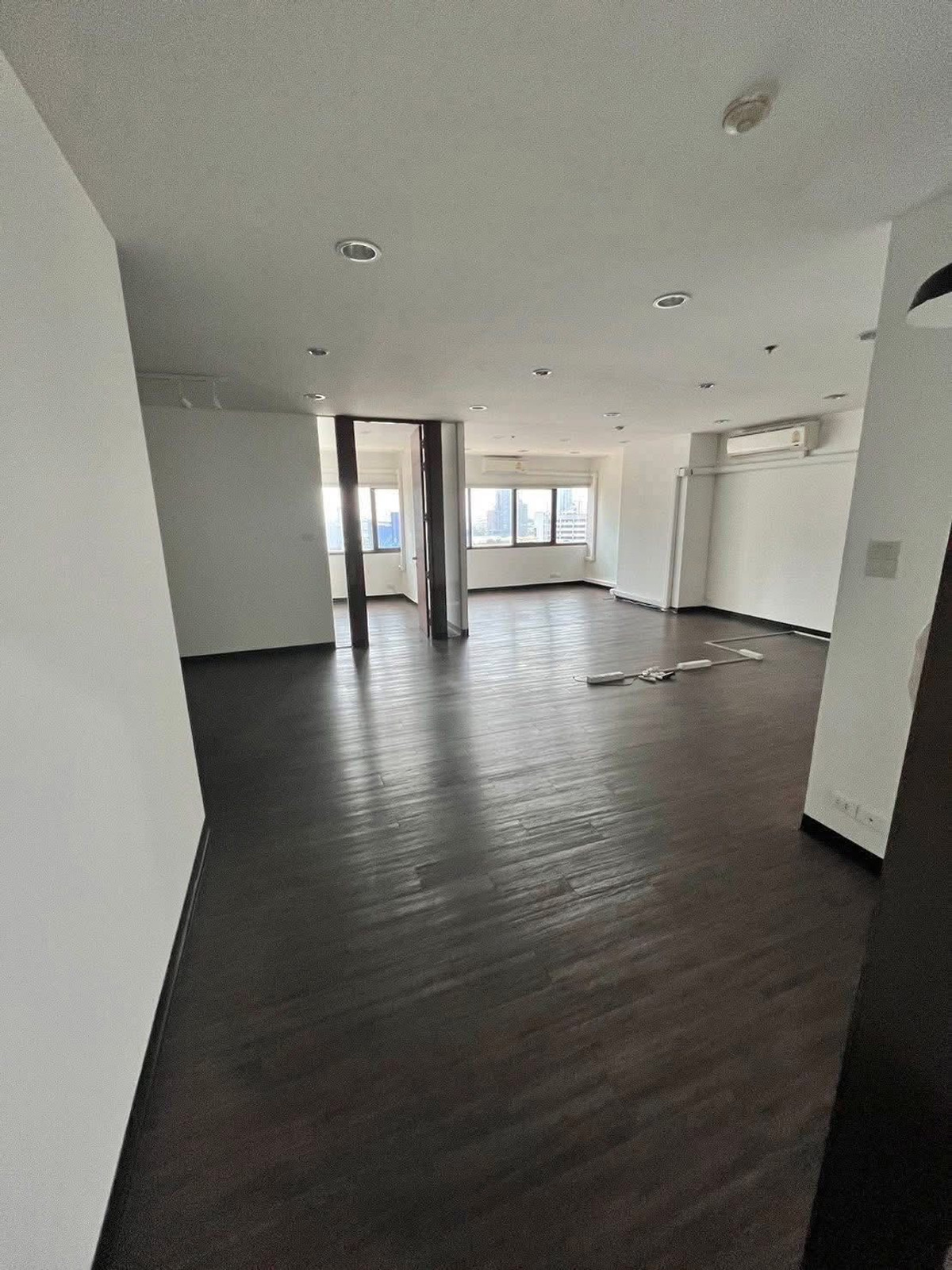 ให้เช่าสำนักงานสุขุมวิท อโศก ทองหล่อ : ให้เช่า  Office แถว Sukhumvit  ใกล้ BTS Ekamai พร้อมว่างให้เช่าเริ่ม1 เม.ย. 2569 